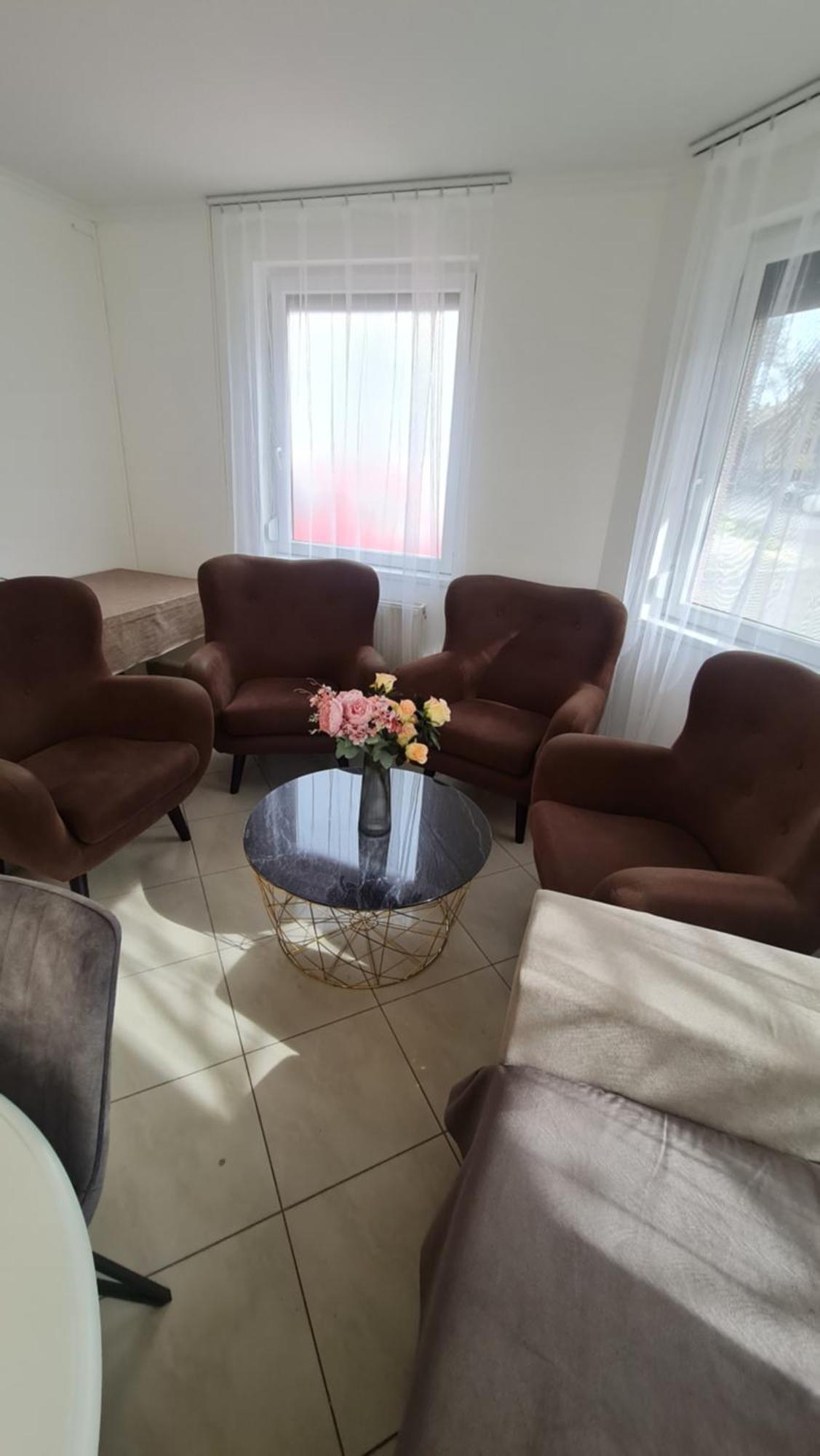 Tulipan Apartman Szeged Exterior foto